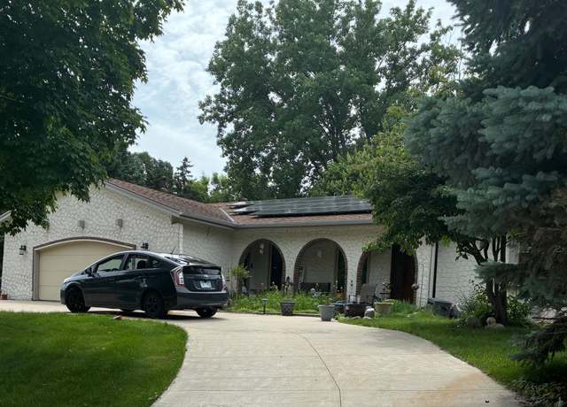 Property at 5925 Oakview Ln N, Plymouth, MN 55442, 4 beds, 3 baths