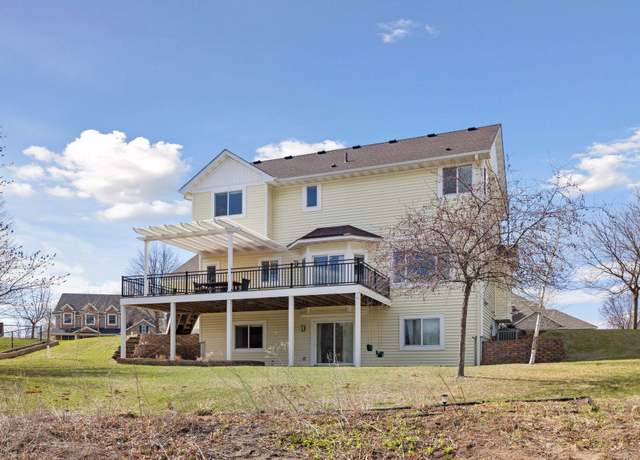 Property at 10608 Toledo Dr N, Brooklyn Park, MN 55443, 5 beds, 4 baths