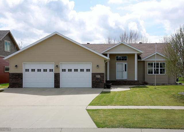 Property at 209 37th Ave E, West Fargo, ND 58078, 4 beds, 3 baths