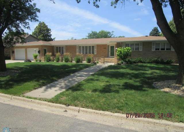 Property at 1029 Valley St, Wahpeton, ND 58075, 4 beds, 3 baths
