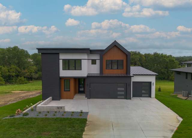 Property at 1614 Shannon Oaks Blvd NE, Rochester, MN 55906, 6 beds, 4 baths