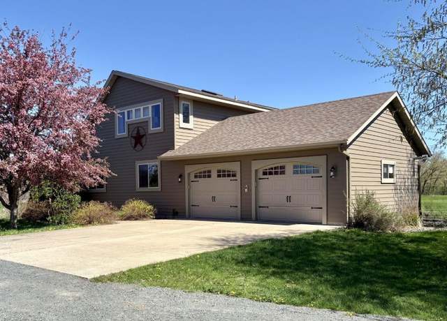Property at 116 270th St, Osceola, WI 54020, 3 beds, 3 baths