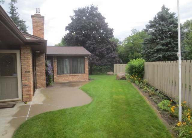 Property at 1160 Black Oaks Ln N, Plymouth, MN 55447, 2 beds, 2 baths