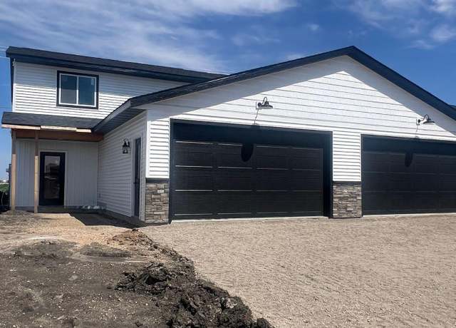 Property at 3108 Scotch Ln, Mankato, MN 56001, 3 beds, 3 baths