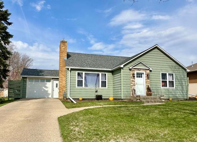 Property at 1525 Park Ave, Worthington, MN 56187, 3 beds, 2 baths