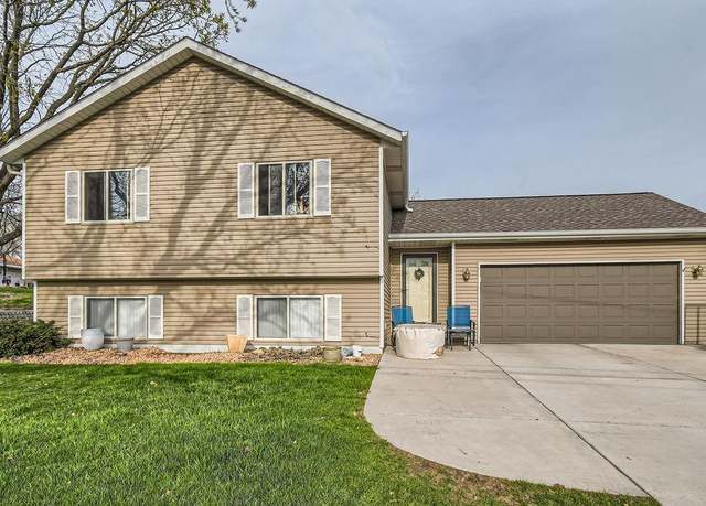 Property at 2016 Mcmenemy St, Maplewood, MN 55117, 3 beds, 2 baths