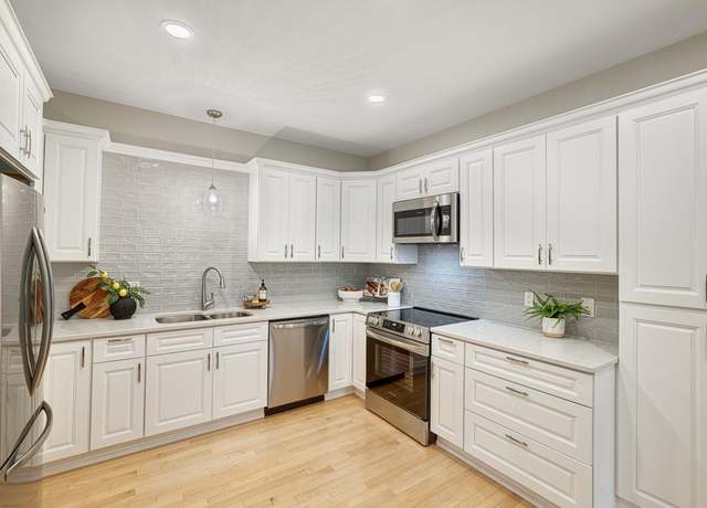 Property at 1830 Eagle Ridge Dr #2005, Mendota Heights, MN 55118, 2 beds, 2 baths
