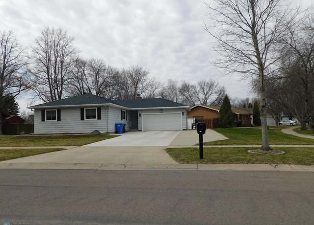 Property at 1820 Prairie Ln S, Fargo, ND 58103, 3 beds, 3 baths