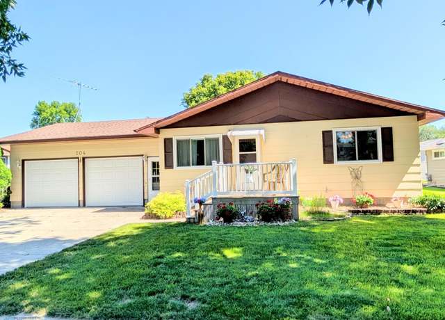 Property at 204 SE 5th St SE, Barnesville, MN 56514, 3 beds, 3 baths
