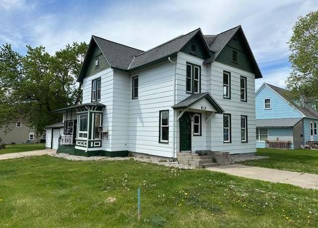 Property at 632 Pine St S, Sauk Centre, MN 56378, 5 beds, 3 baths