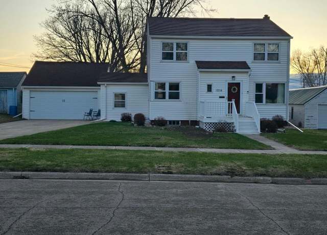 Property at 1014 3rd Ave SW, Pipestone, MN 56164, 3 beds, 3 baths