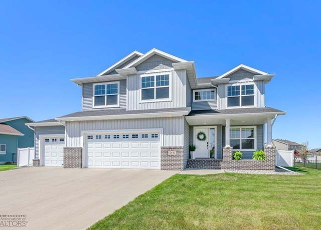 Property at 2842 Mcleod Dr E, West Fargo, ND 58078, 4 beds, 4 baths