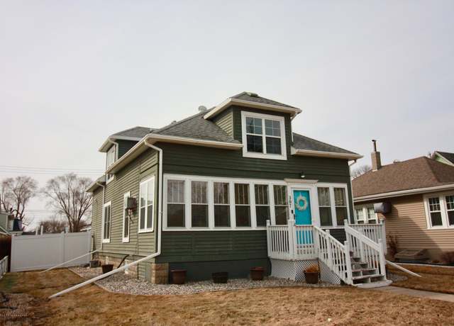 Property at 307 8th St N, Wahpeton, ND 58075, 3 beds, 2 baths