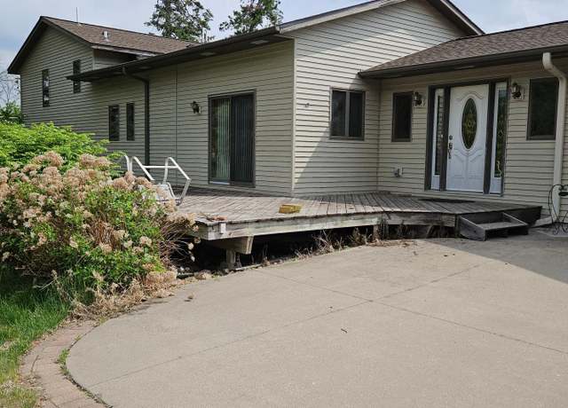 Property at 1075 W Wayzata Blvd, Long Lake, MN 55356, 3 beds, 3 baths