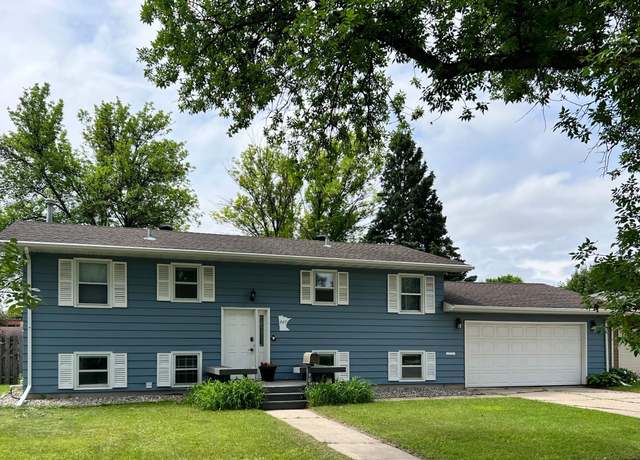 Property at 907 22nd Ave S, Moorhead, MN 56560, 3 beds, 2 baths