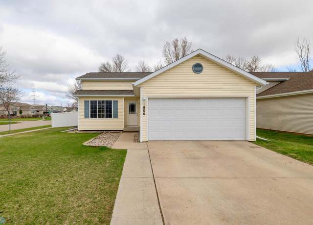 Property at 1800 Huntington Ln, West Fargo, ND 58078, 3 beds, 2 baths