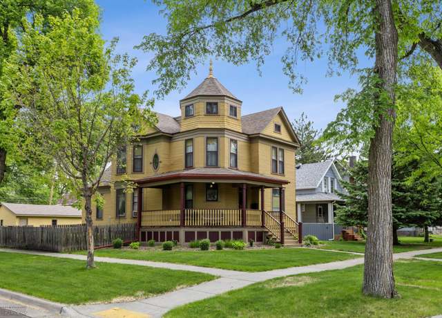 Property at 1121 4th Ave S, Fargo, ND 58103, 5 beds, 2 baths