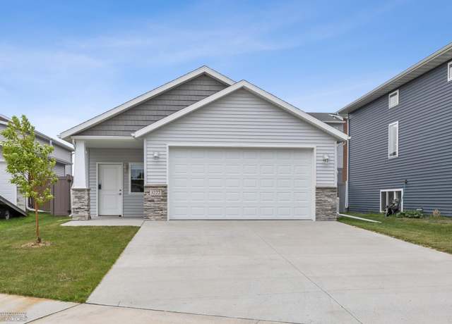 Property at 3222 10th St N, Fargo, ND 58102, 3 beds, 2 baths