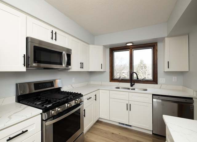 Property at 10405 Berkshire Rd, Bloomington, MN 55437, 3 beds, 3 baths