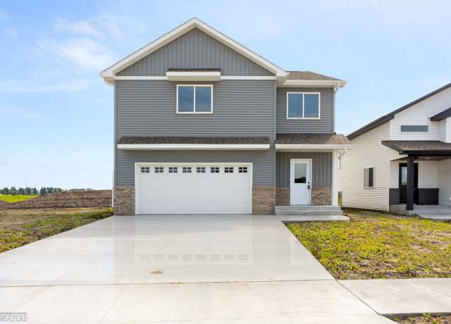 Property at 2527 38th Ave S, Moorhead, MN 56560, 4 beds, 3 baths