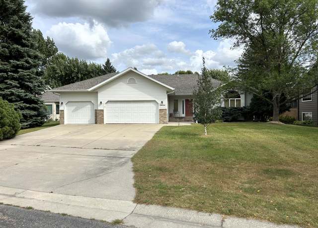 Property at 3924 River Oak Cir, Moorhead, MN 56560, 4 beds, 3 baths