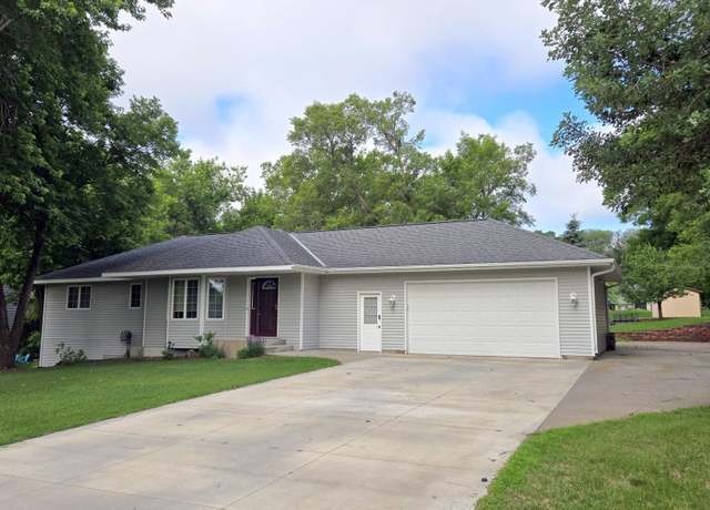 Property at 2513 Serenity Dr, Saint Cloud, MN 56301, 5 beds, 3 baths