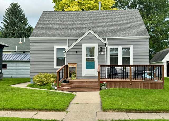 Property at 908 Smith Ave, Worthington, MN 56187, 3 beds, 2 baths