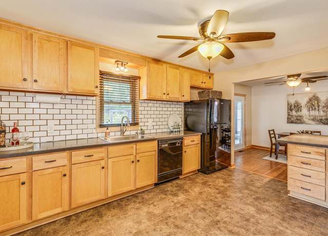 Property at 122 Kingston Ave, Maplewood, MN 55117, 2 beds, 1 bath