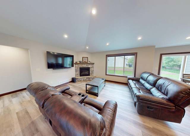 Property at 1707 17th St NW, Willmar, MN 56201, 5 beds, 3 baths