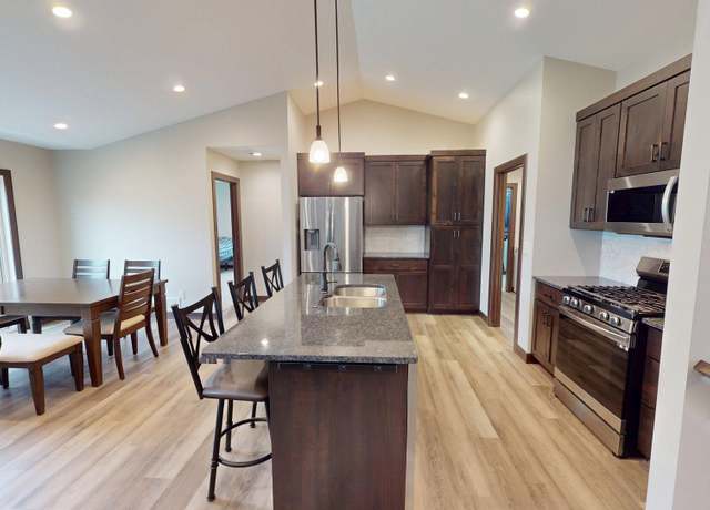Property at 1707 17th St NW, Willmar, MN 56201, 5 beds, 3 baths