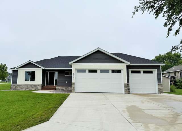 Property at 1707 17th St NW, Willmar, MN 56201, 5 beds, 3 baths