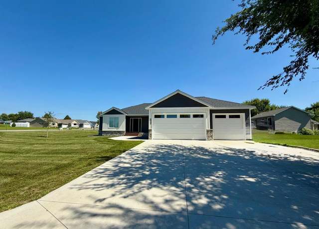 Property at 1707 17th St NW, Willmar, MN 56201, 5 beds, 3 baths