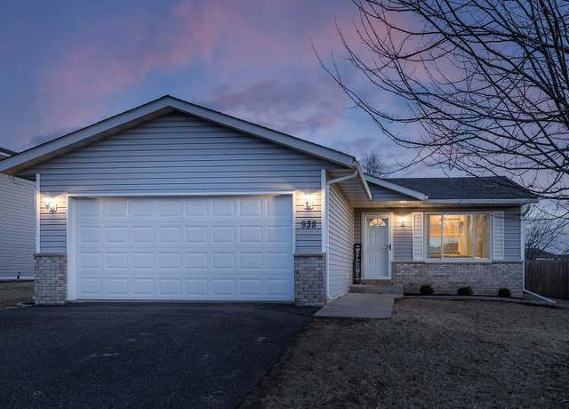 Property at 938 7th Ave NW, Hutchinson, MN 55350, 3 beds, 2 baths