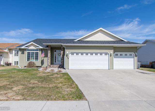 Property at 1526 44th Ave S, Moorhead, MN 56560, 4 beds, 2 baths