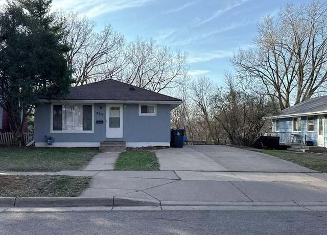 Property at 2377 Nokomis Ave, Saint Paul, MN 55119, 3 beds, 2 baths