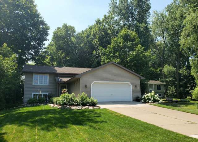 Property at 7723 N Shore Cir N, Forest Lake, MN 55025, 3 beds, 1 bath