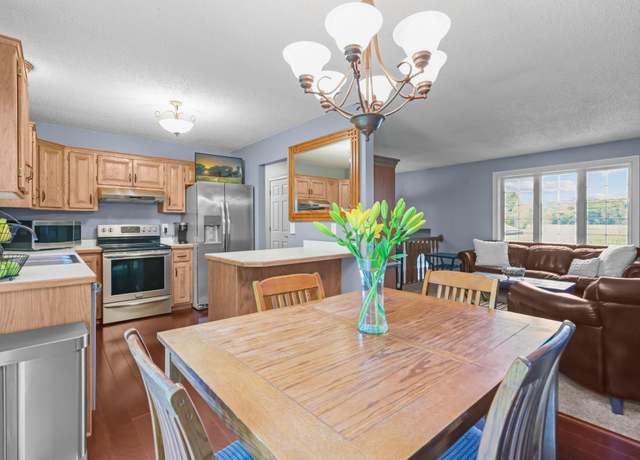 Property at 7723 N Shore Cir N, Forest Lake, MN 55025, 3 beds, 1 bath