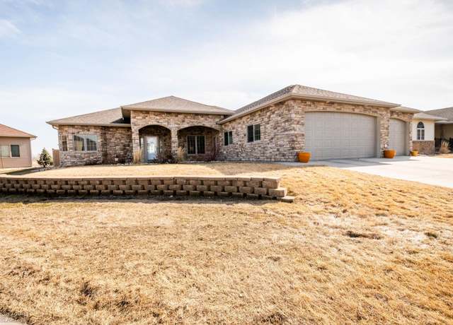 Property at 762 36th St S, Moorhead, MN 56560, 3 beds, 2 baths