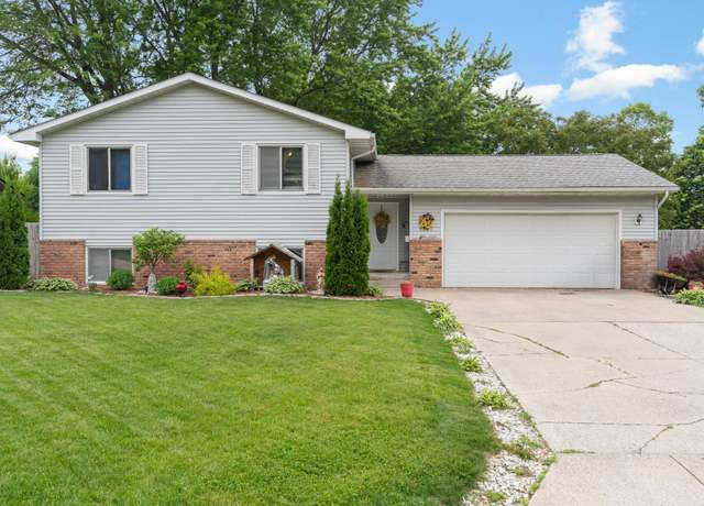 Property at 2040 6th Ave NE, Owatonna, MN 55060, 5 beds, 2 baths