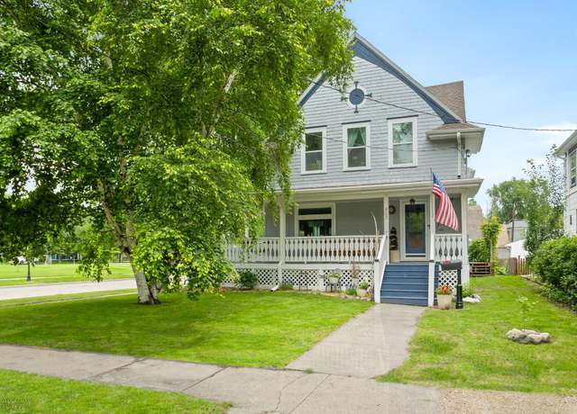 Property at 429 9th Ave S, Fargo, ND 58103, 4 beds, 2 baths