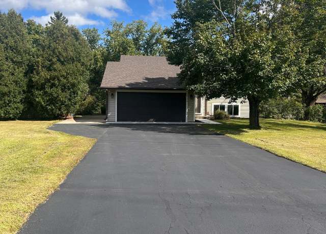 Property at 10179 Englewood Dr, Eden Prairie, MN 55347, 4 beds, 2 baths