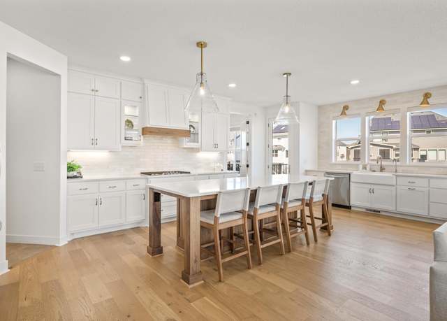 Property at 4429 Arbor Dr, Woodbury, MN 55129, 6 beds, 5 baths