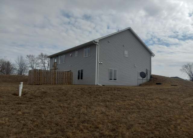 Property at 1050 144th Ave, New Richmond, WI 54017, 3 beds, 3 baths