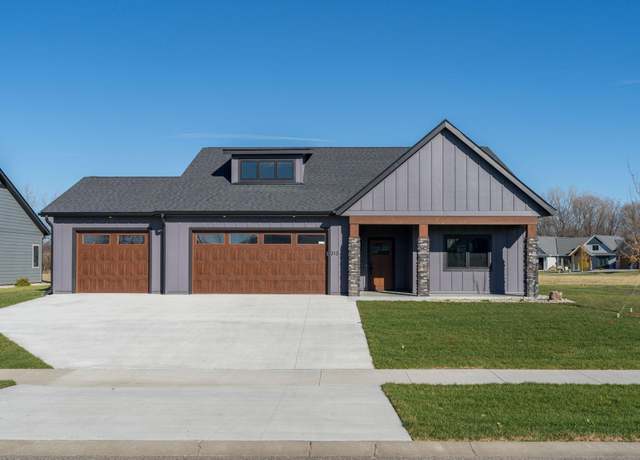 Property at 313 Pinehurst Dr, Mankato, MN 56001, 3 beds, 2 baths