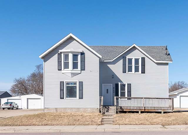 Property at 910 State St S, Waseca, MN 56093, 3 beds, 2 baths
