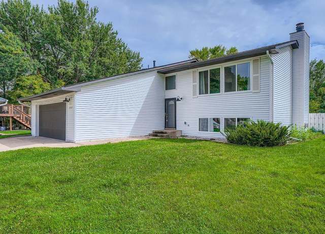 Property at 7557 Springbrook Plz, Woodbury, MN 55125, 4 beds, 2 baths