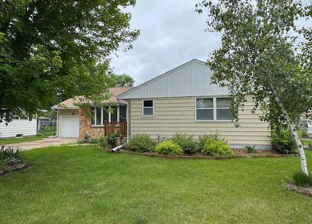Property at 137 20th Ave S, Saint Cloud, MN 56301, 4 beds, 2 baths