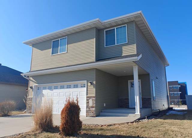 Property at 4859 34th Ave S, Fargo, ND 58104, 3 beds, 3 baths
