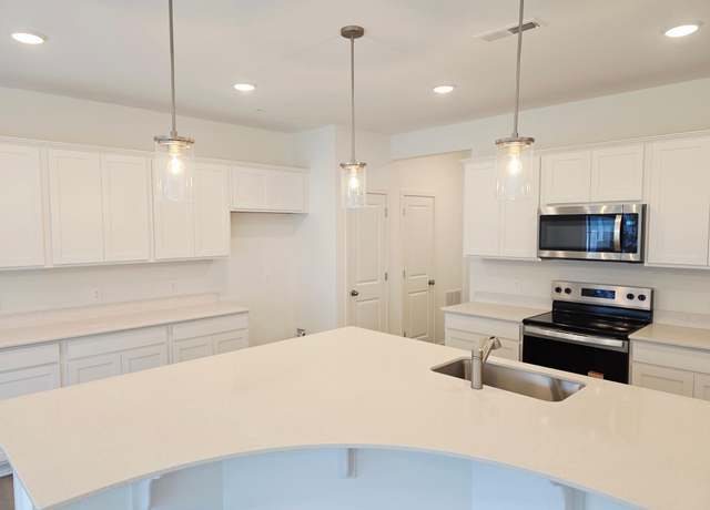 Property at 4722 Airlake Curv, Woodbury, MN 55129, 3 beds, 3 baths