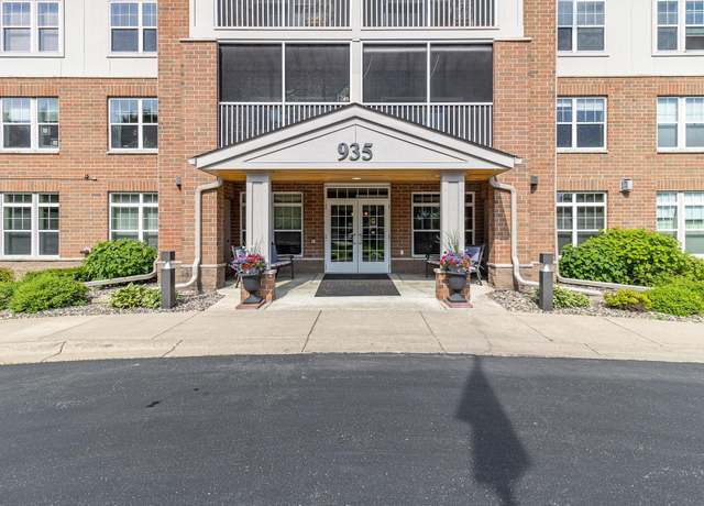 Property at 935 Ferndale St N #210, Maplewood, MN 55119, 1 bed, 1 bath